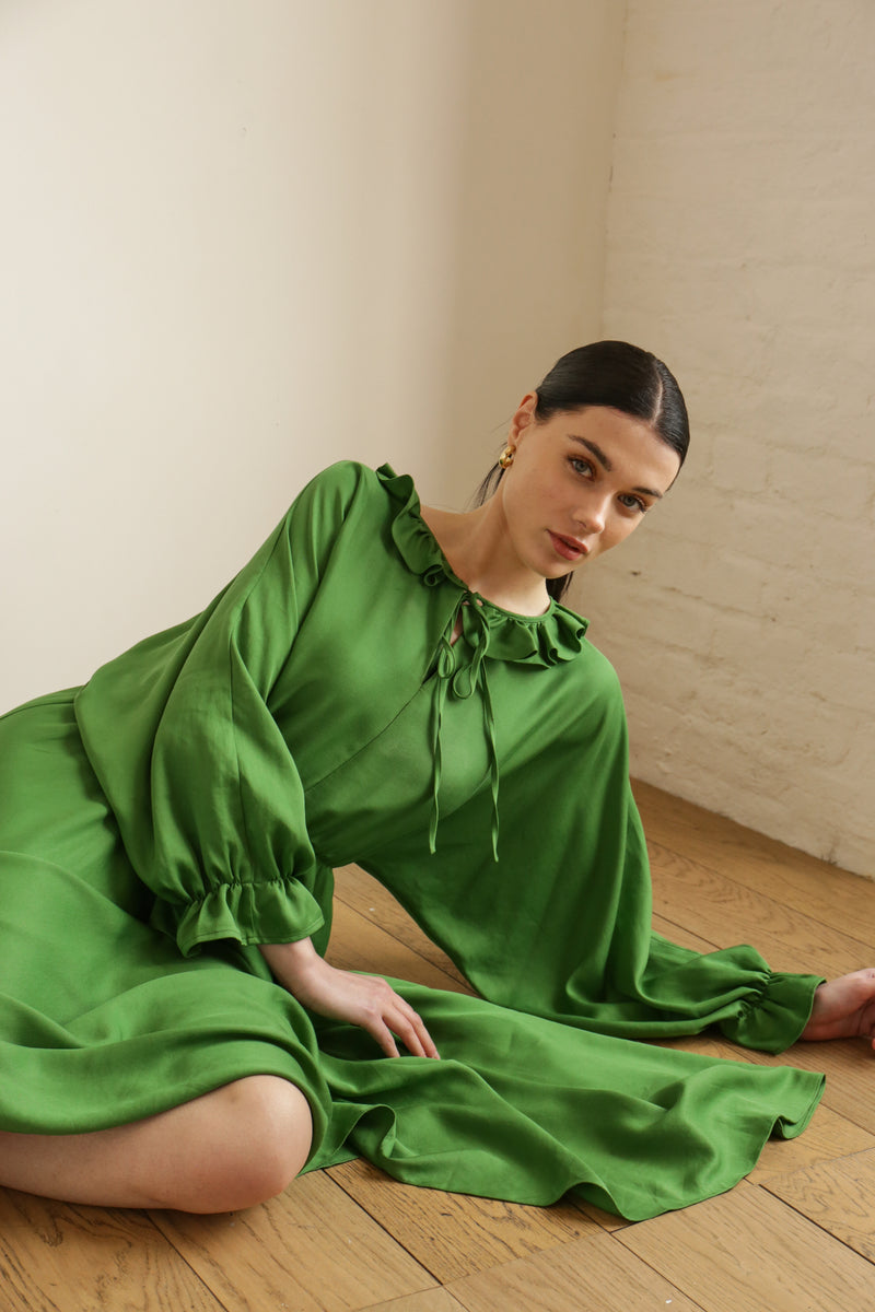 model wears a sustainable deidei midi dress with long sleeves in green tencel 