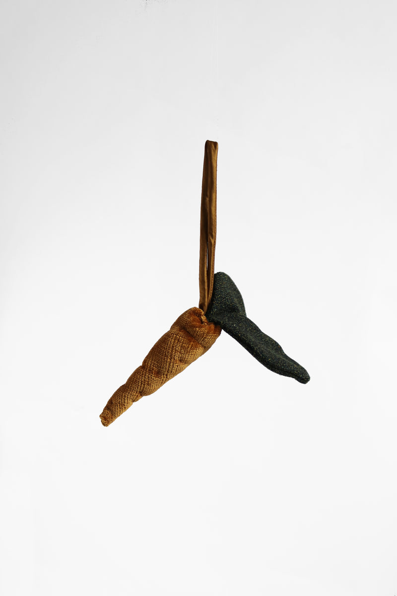 Carrot bag charm in Velvet